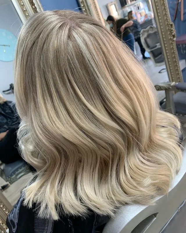 Cool, icy blonde with movement